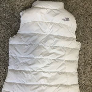 Women’s white puffer north face vest